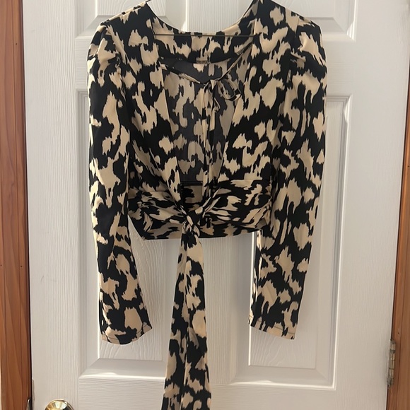 Backless Dress Shirt - Picture 2 of 2